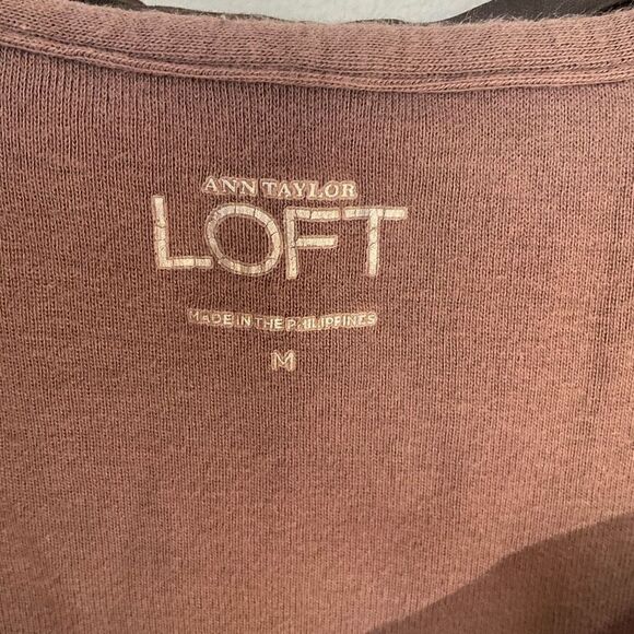 LOFT Mauve Cute Ruched Neckline, Medium. 100% Cotton - Picture 9 of 10